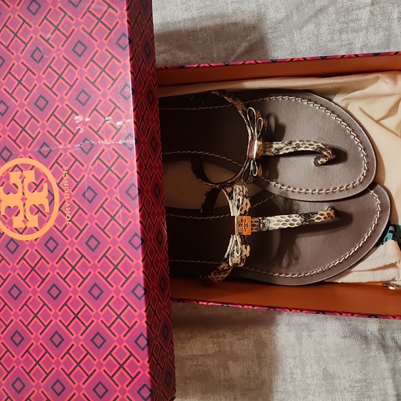 Tory Burch Leighanne Flat Thong Slide - Picture 4 of 5
